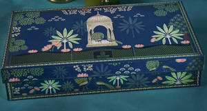 Christmas Gift Box 4 Varieties Of Nuts & 16 Baklavas