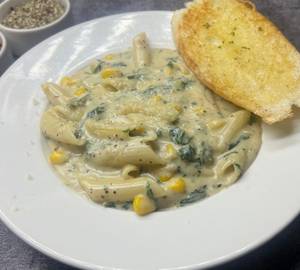 Creamy Corn & Spinach White Sauce Pasta