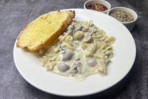 Creamy Al Fungi ( Mushroom ) White Sauce Pasta