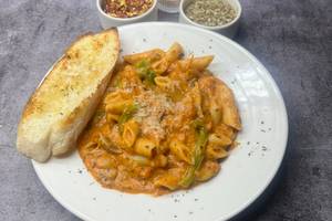 Primavera  Pasta [ Red & White Sauce Combination ]