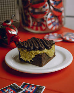 Chocolate Sauce Pistachio Kunafa Browine