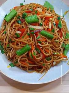 Hot Garlic Veg Noodles
