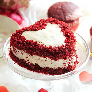Red Velvet Heartbeat Ice Cream
Cake [500 G]