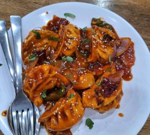 Veg chilli momos fried