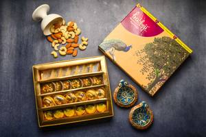 Khoya Kaju Assorted Sweet Gift Box (25 Pcs)