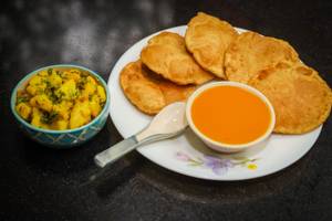 Aamras With 5 Poori