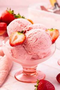 Strawberry Ice Cream [500 ml]