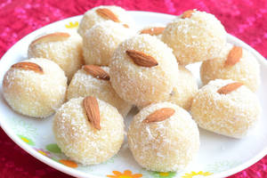 Nariyal Laddu
