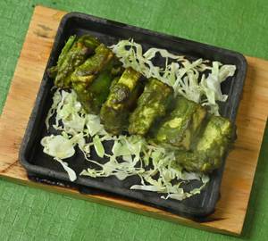 Pesto Paneer Tikka - Mint Chutney
