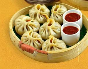 Butter chicken momos