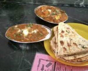 Butter naan with gravy