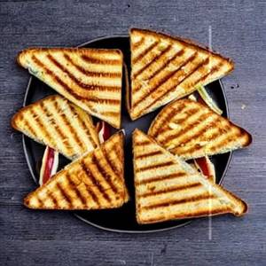 Aloo Paneer Toast Sandwich Rs