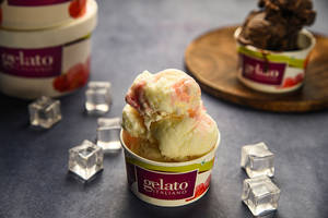 Gelato Strawberry Cheese Flavour - Italian Ice Cream