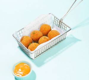 Jalapeno Cheese Balls, Spicy Tomato Salsa [6 Pieces]