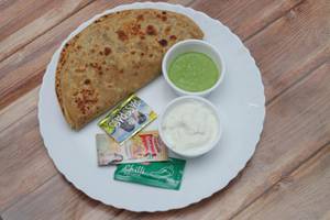 Aloo parantha with curd