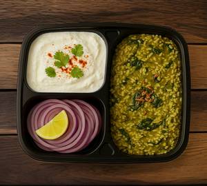 Palak Lehsuni Khichdi with Curd
