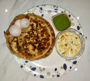 Aloo pyaj paratha with raita