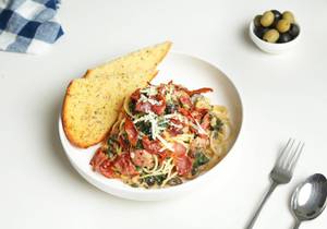 Spaghetti Aglio olio e prosciutto