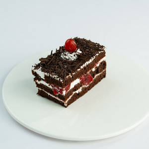 Black Forest Cake Slice (100g)