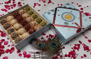 Assorted Dryfruits Ball 25 Pcs Box.