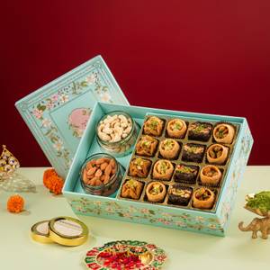 Pushp Assorted Baklava and Dry Fruits Hamper Box [800 grams]