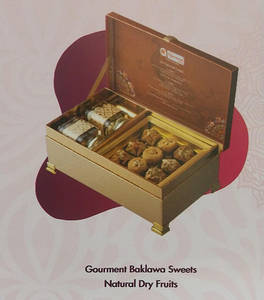 Fusion Of Baklawa Sweets & Dry Fruit Jar Combo