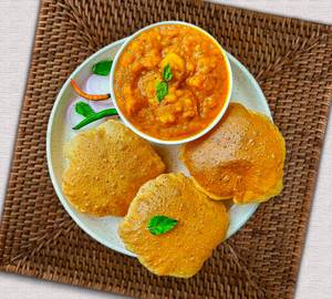 Aaloo ki sabji with 7 poori