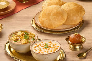 Poori, Matar Paneer & Boondi Raita Meal [Serves 1]