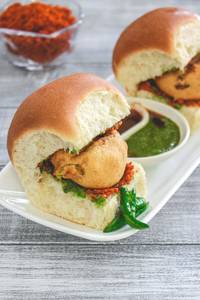 Vada Pav with mint chutney