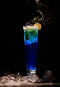 Blue curacao mojito
