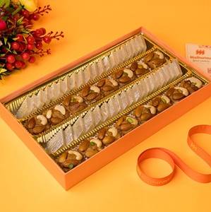 Kaju Barfi & Mewa Pinni 900 Gm