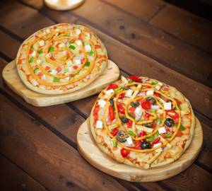 Italian pizza and tandoori paneer pizza