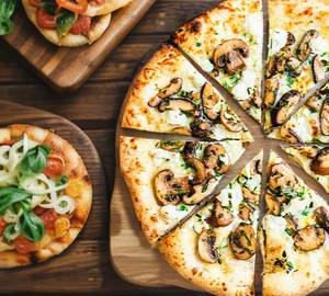 Mushroom Cheese Pizza