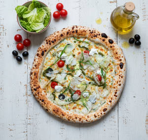 Alfredo Garden Pizza