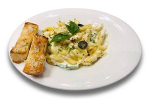 Penne Rich and creamy Alfredo Pasta 