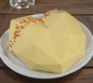 White Chocolate Pinata Smash Cake Eggless