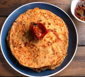 Gobi paratha  with pickle