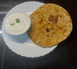 2 aaloo paratha with curd