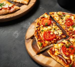 10" Tomato Paneer Pizza