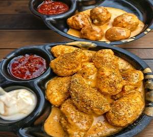 Veg Gravy Momos [8 Pieces]