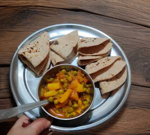 Aloo ki sabji with 4 tawa roti