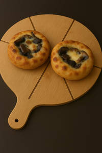 MIO Grilled Mushroom & Cheese Garlic Bread