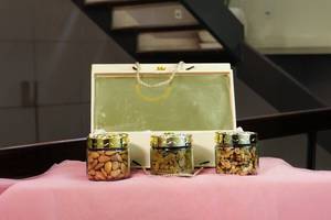 The Essential Dry Fruit Box
