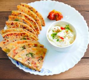 Paneer Paratha (With Curd)