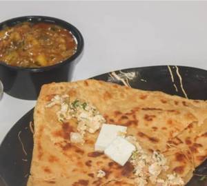 Aloo Pyaj Paratha With Chutney Cut In 2 Pcs