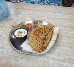 Paneer Masala Paratha With Green Chutney Cut In 2 Pcs