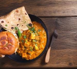 Matar Paneer Roti (5) Combo Thali