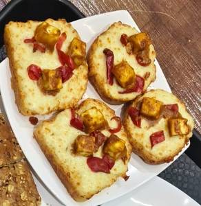 Paneer Tikka Garlic Bread