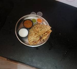 Combo 1-Aloo Parantha+1-Gobhi Parantha + Chutney/Pickle