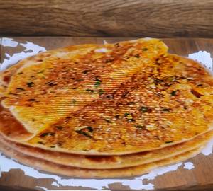 Paneer paratha, hari chutney, pickle   [4 pieces]